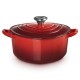 Le Creuset srce kaserola od livenog gvožđa, 20 cm, 1.9 l, Cerise Le Creuset srce kaserola od livenog gvožđa, 20 cm, 1.9 l, Cerise