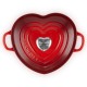 Le Creuset srce kaserola od livenog gvožđa, 20 cm, 1.9 l, Cerise Le Creuset srce kaserola od livenog gvožđa, 20 cm, 1.9 l, Cerise