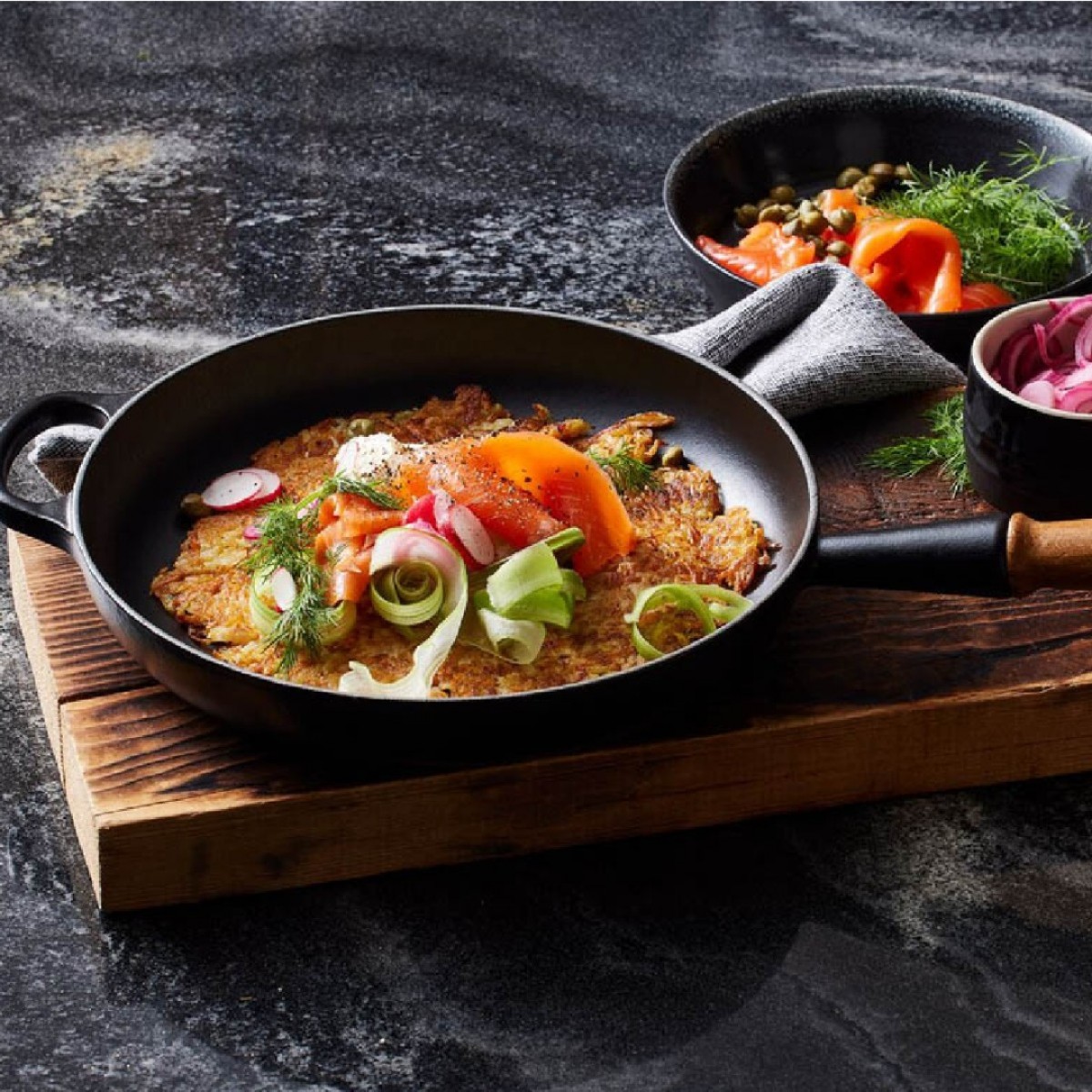 Le Creuset Tiganj Od Livenog Gvožđa Sa Drvenom Drškom,28 Cm, 2.6 L