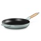 Le Creuset Tiganj Od Livenog Gvožđa Sa Drvenom Drškom, 28 Cm, 2.6 L Le Creuset Tiganj Od Livenog Gvožđa Sa Drvenom Drškom, 28 Cm, 2.6 L
