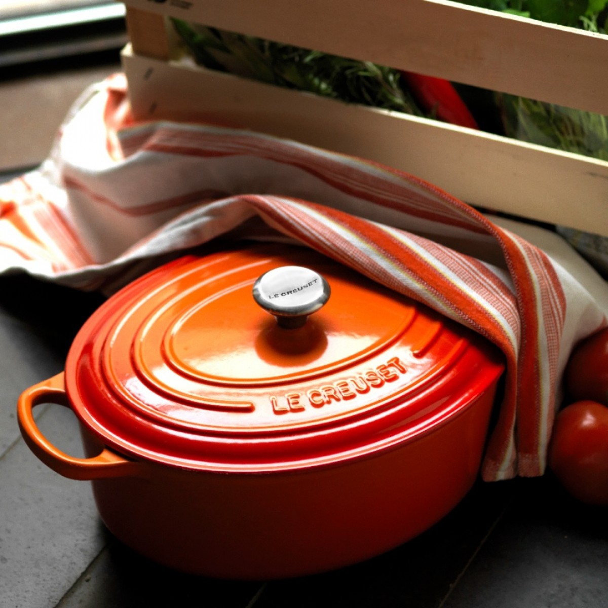 Le Creuset ovalna kaserola od livenog gvožđa, 35 cm, 8.9 l Le Creuset ovalna kaserola od livenog gvožđa, 35 cm, 8.9 l