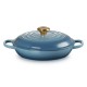Le Creuset okrugla plitka kaserola od livenog gvožđa sa dugmetom u boji zlata, 26 cm, 2.2 l Le Creuset okrugla plitka kaserola od livenog gvožđa sa dugmetom u boji zlata, 26 cm, 2.2 l