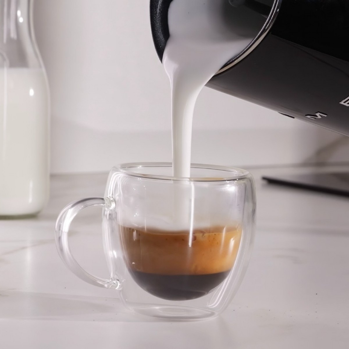 Smeg Ecf12Bleu Set Aparat Za Espresso I Aparat Za Mlečnu Penu