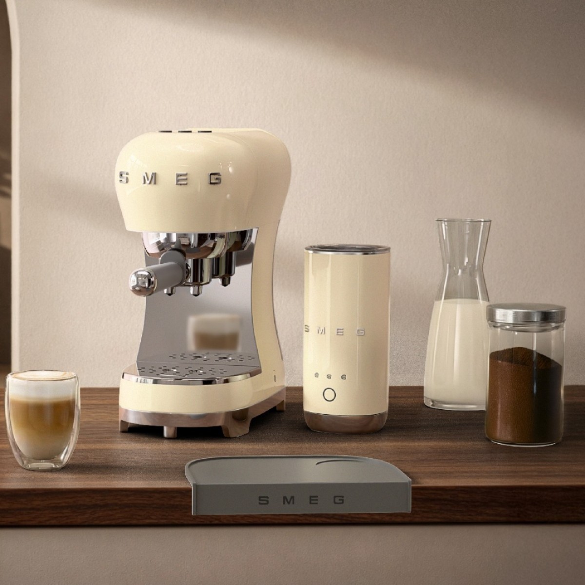 Smeg Ecf12Creu Set Aparat Za Espresso I Aparat Za Mlečnu Penu Smeg Ecf12Creu Set Aparat Za Espresso I Aparat Za Mlečnu Penu