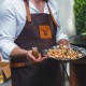 Delvache Italian Chef Tamno Braon Kožna Kecelja Sa Amblemom Delvache Italian Chef Tamno Braon Kožna Kecelja Sa Amblemom