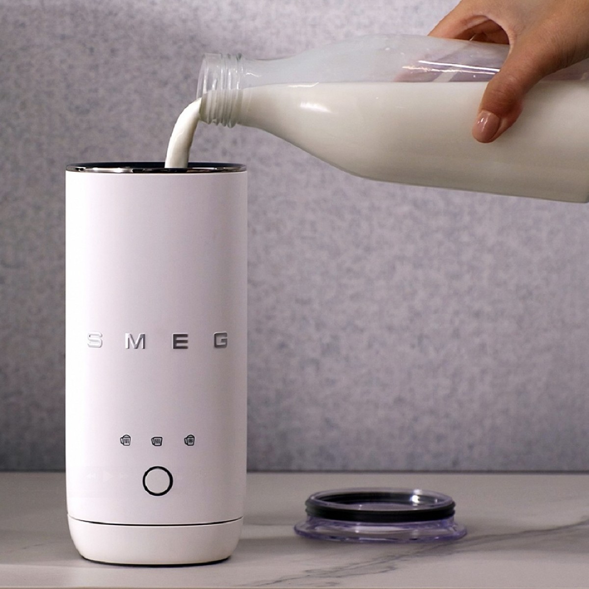 Smeg Mff02Whmeu Aparat Za Pravljenje Mlečne Pene Smeg Mff02Whmeu Aparat Za Pravljenje Mlečne Pene