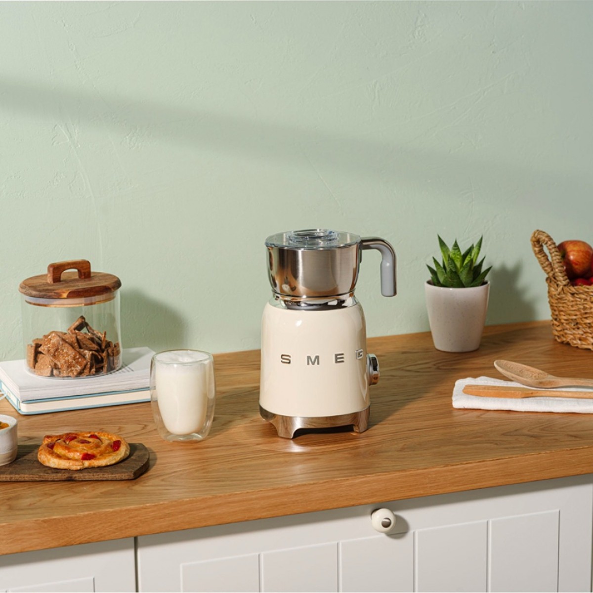 Smeg Mff11Creu Aparat Za Pravljenje Mlečne Pene Smeg Mff11Creu Aparat Za Pravljenje Mlečne Pene