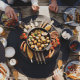 Ofyr Tabl'o Stoni Roštilj, Casserola Set Od Livenog Gvožđa I Placemat Black Podmetač Za Sto Specijalna Ponuda Ofyr Tabl'o Stoni Roštilj, Casserola Set Od Livenog Gvožđa I Placemat Black Podmetač Za Sto Specijalna Ponuda