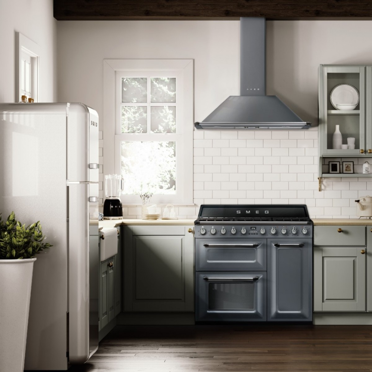 Smeg Tr93Gr Šporet Sa Gasnom Pločom Za Kuvanje I 3 Rerne